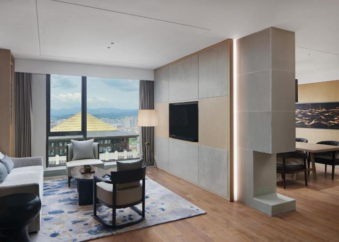 Sheraton Yunfu Xinxing Hotel