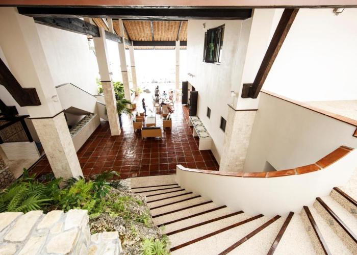 Emoha Dive Resort