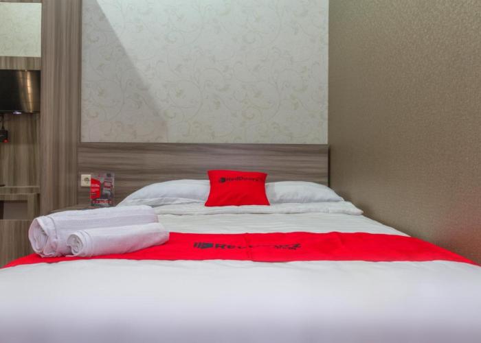 RedDoorz Plus near IPDN