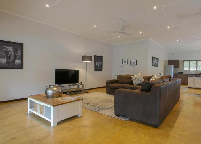 Victoria Falls, Private, Secluded, Self Catering Cottage