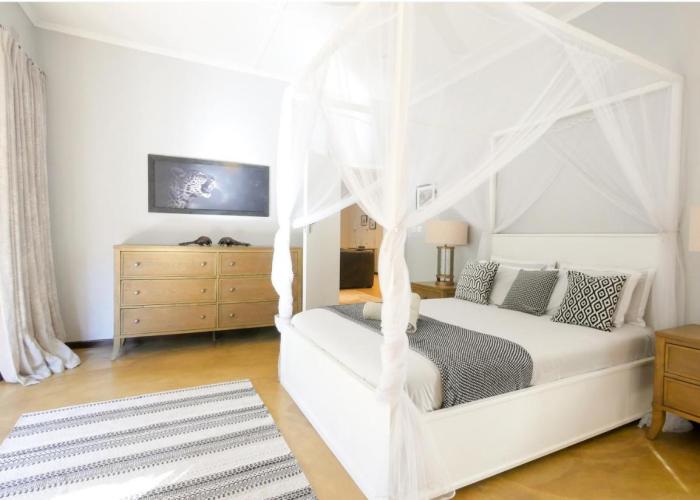 Victoria Falls, Private, Secluded, Self Catering Cottage