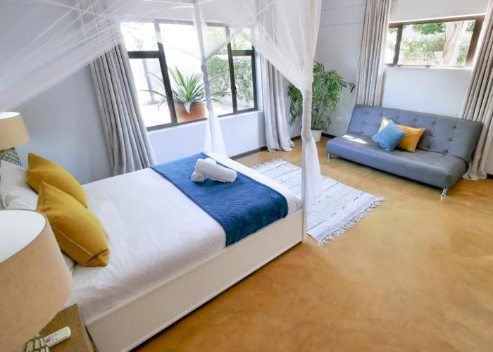 Victoria Falls, Private, Secluded, Self Catering Cottage
