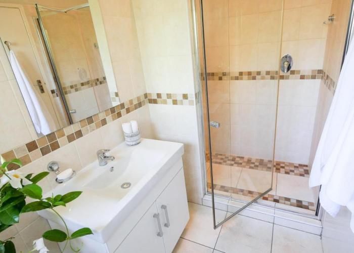 Victoria Falls, Private, Secluded, Self Catering Cottage
