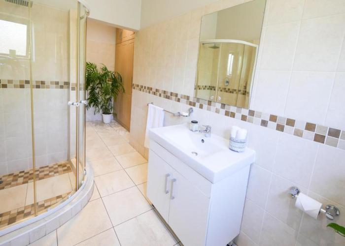 Victoria Falls, Private, Secluded, Self Catering Cottage