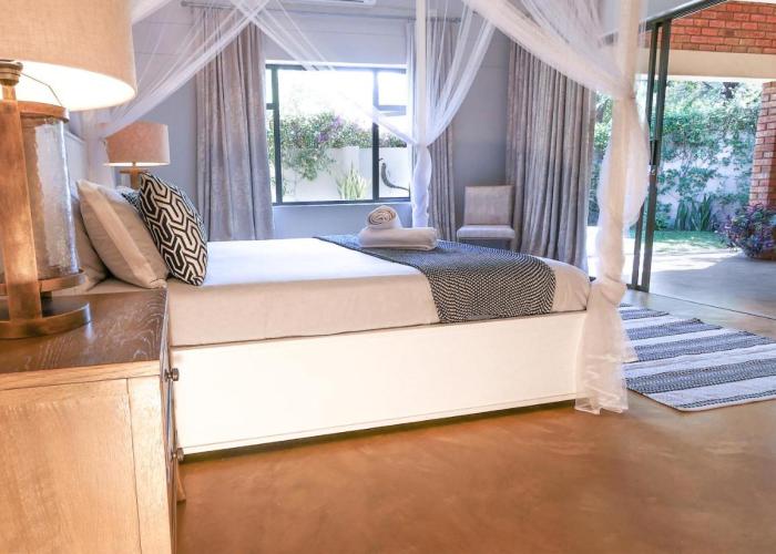 Victoria Falls, Private, Secluded, Self Catering Cottage