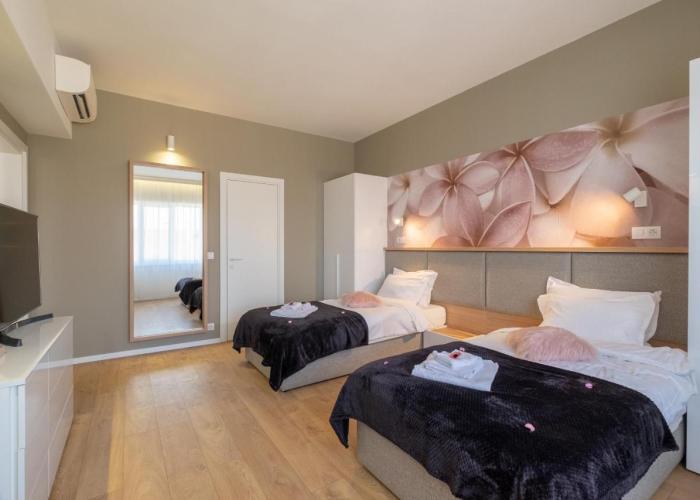 Vitosha Blvd Luxury 2-Bedroom, 2-Bathroom with Balcony