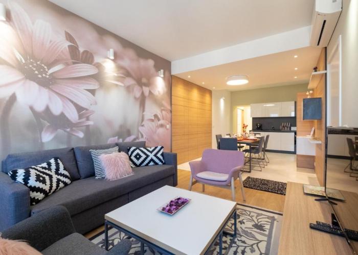 Vitosha Blvd Luxury 2-Bedroom, 2-Bathroom with Balcony
