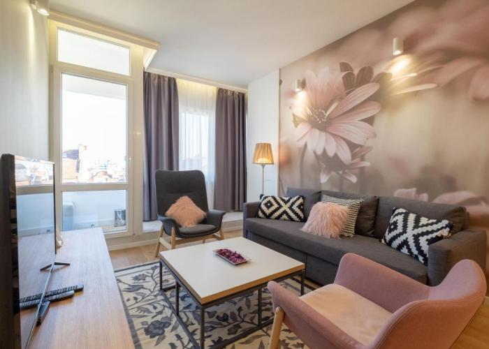 Vitosha Blvd Luxury 2-Bedroom, 2-Bathroom with Balcony