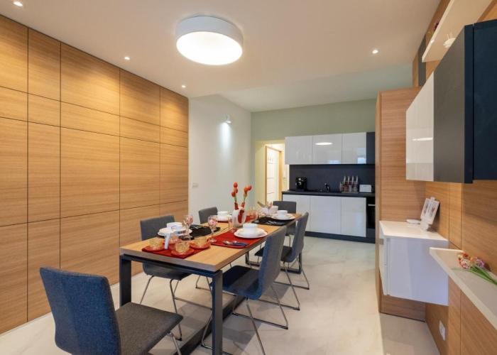Vitosha Blvd Luxury 2-Bedroom, 2-Bathroom with Balcony