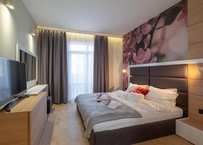 Vitosha Blvd Luxury 2-Bedroom, 2-Bathroom with Balcony