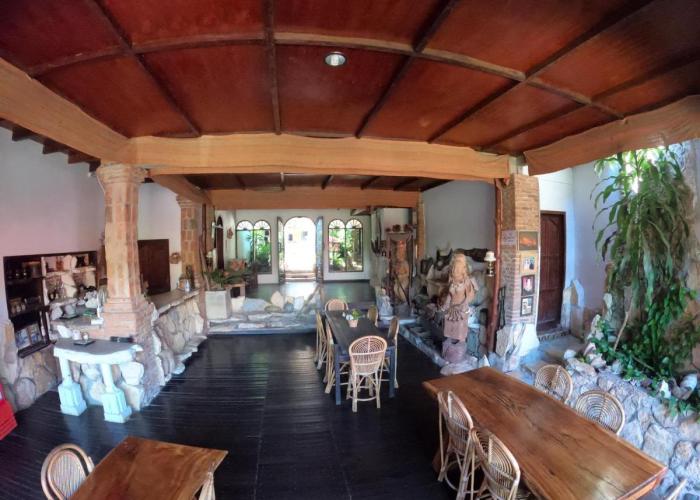 PIAS POPPIES HOTEL