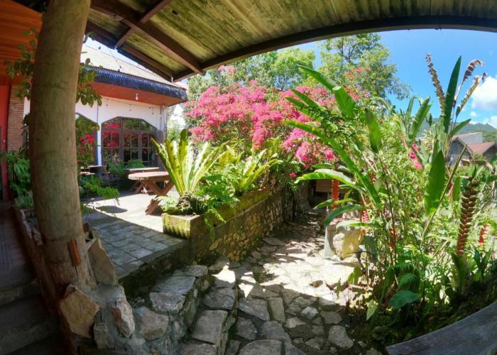 PIAS POPPIES HOTEL