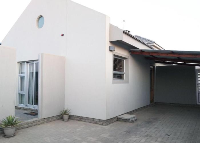 Acacia Four Seven Self-Catering