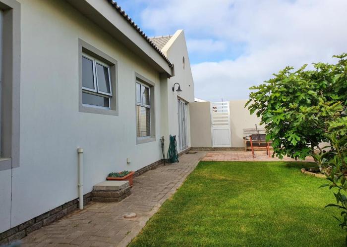 Acacia Four Seven Self-Catering