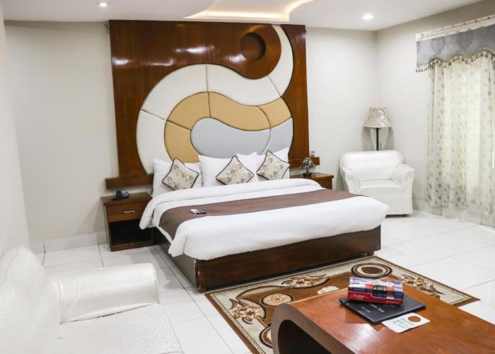 Hotel Crown Inn