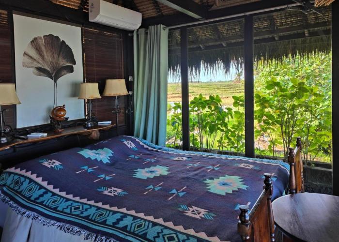 Beachfront Villa Nixie and the Sea