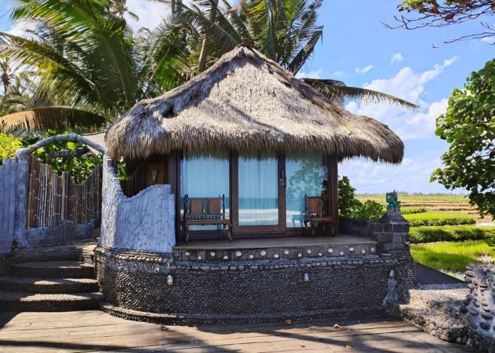 Beachfront Villa Nixie and the Sea