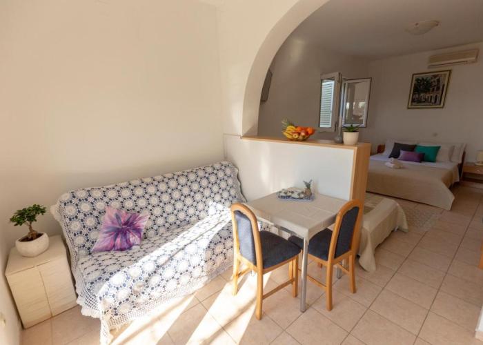 Apartmani Maja