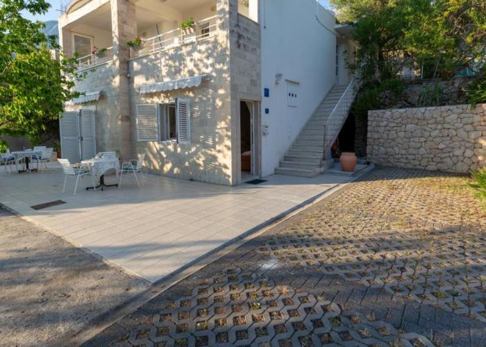 Apartmani Maja
