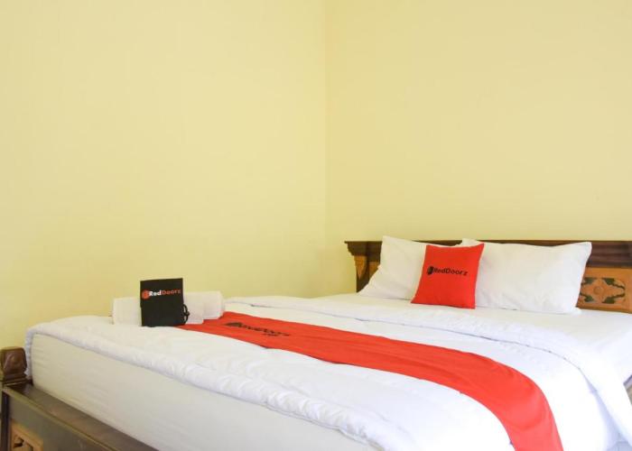 RedDoorz Syariah near Balai Kota Probolinggo 2