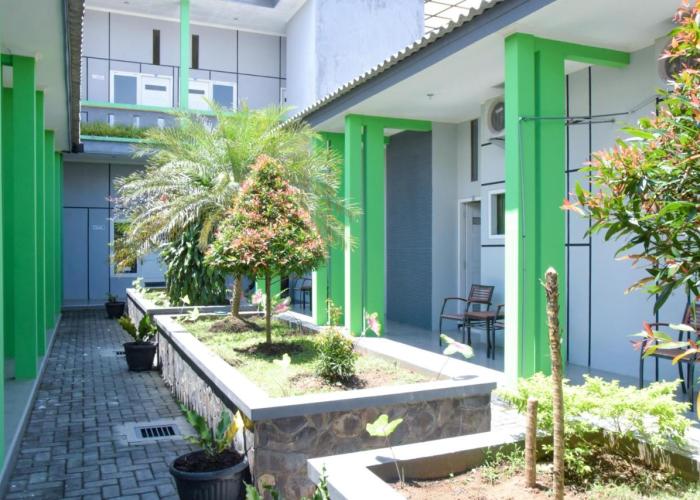 RedDoorz Syariah near Balai Kota Probolinggo 2