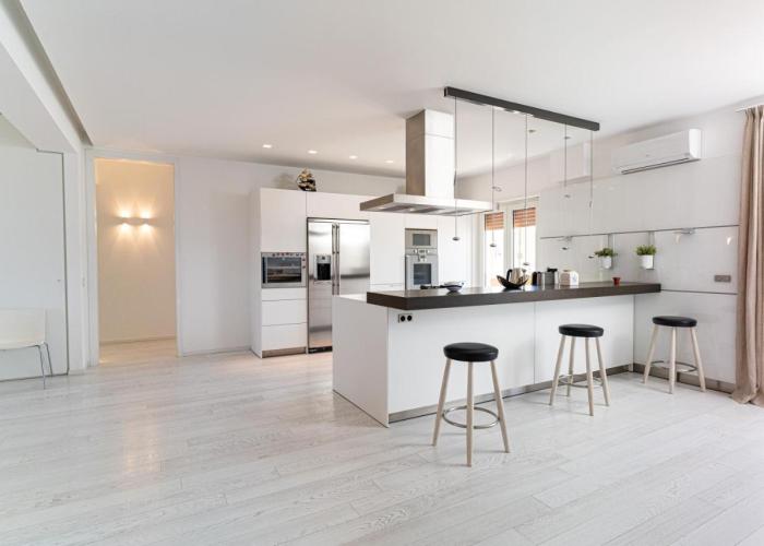 Santa Rosa luxury apartment 2 BEDROOMS 4 People private parking