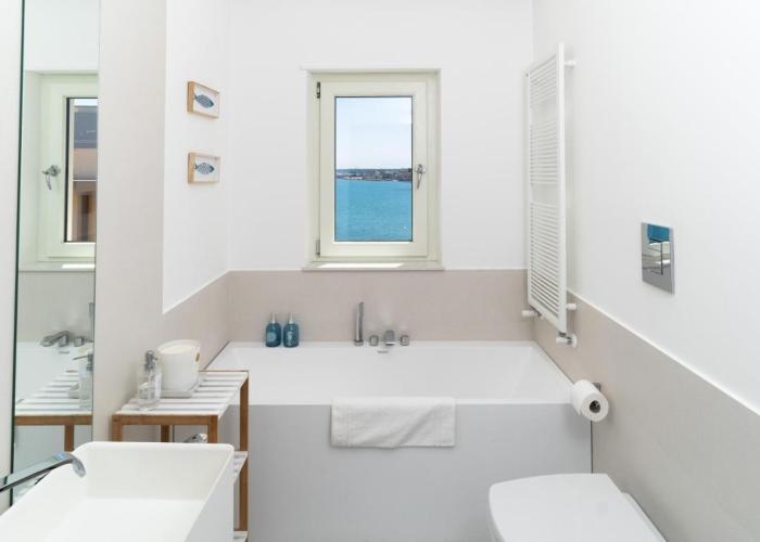 Santa Rosa luxury apartment 2 BEDROOMS 4 People private parking