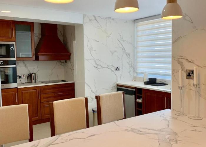 Modern 2 bed room large apartment