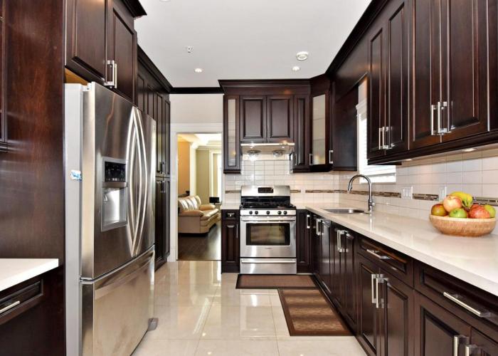 Rare Find Exquisitely New Quiet & Safe Skytrain Home