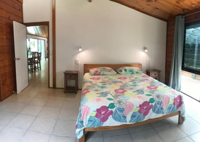 Pacific views, tranquil location, extra large home, Navy House 1