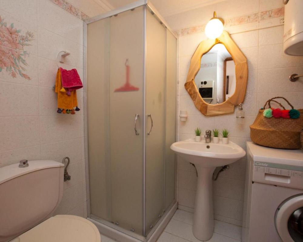 фото Avra