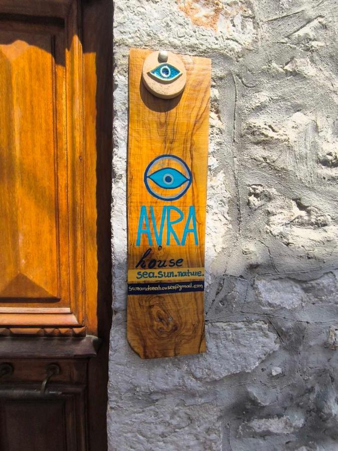 фото Avra