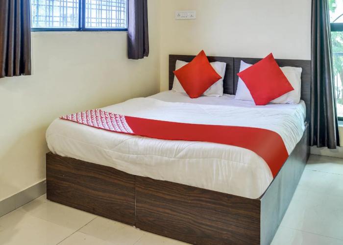 OYO 74918 Infinity Inn