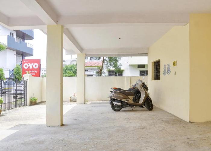 OYO 74918 Infinity Inn