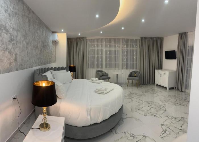 UJVARA HOTEL