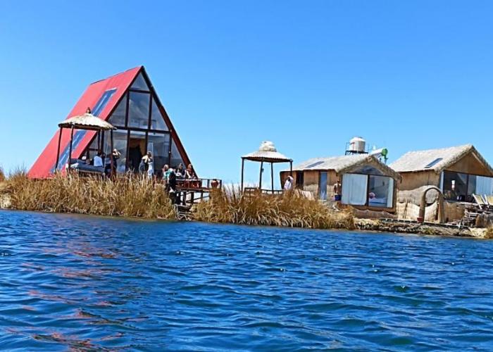Uros Waliski Lodge