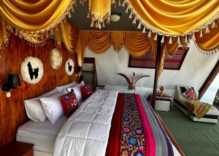 Uros Waliski Lodge