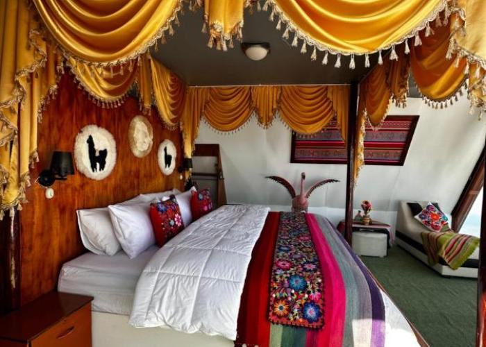 Uros Waliski Lodge