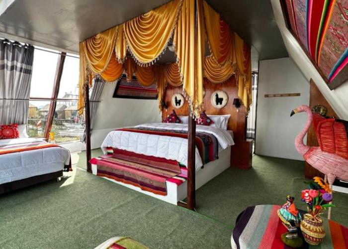 Uros Waliski Lodge