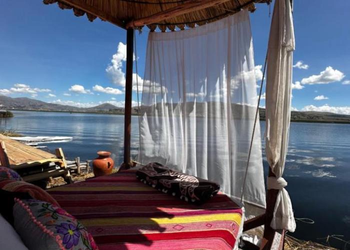 Uros Waliski Lodge