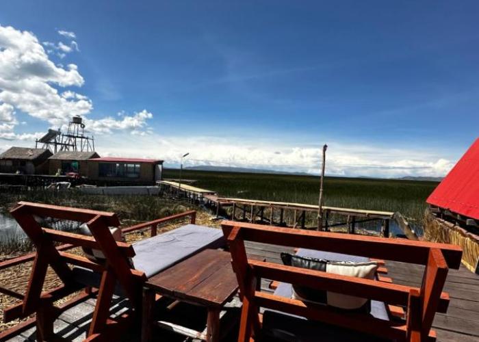Uros Waliski Lodge