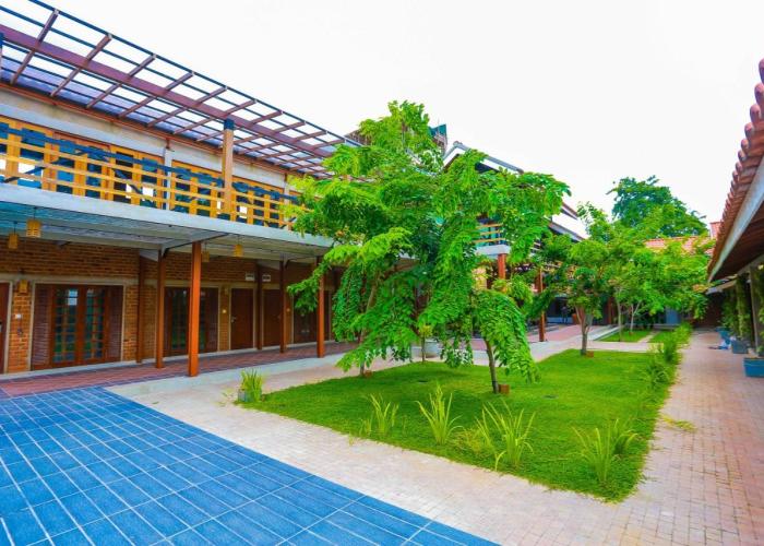 Olinia Airport Hotel
