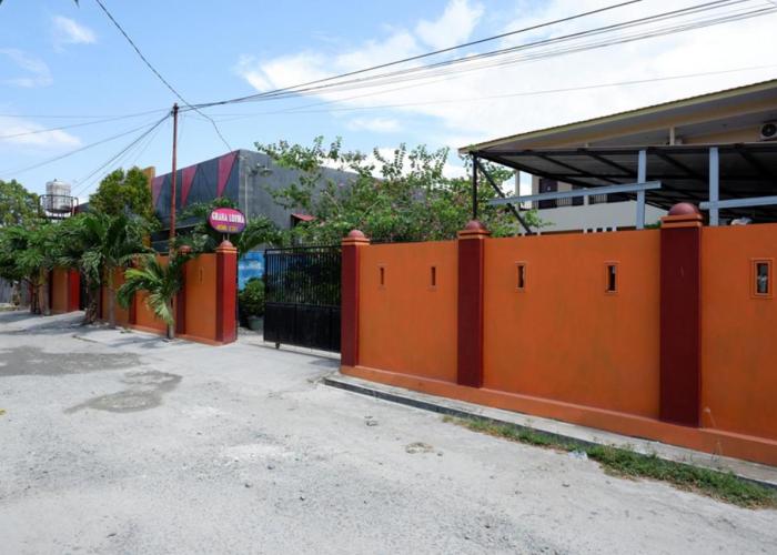RedDoorz near Mutiara SIS Al Jufrie Airport Palu