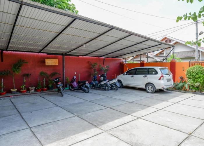 RedDoorz near Mutiara SIS Al Jufrie Airport Palu