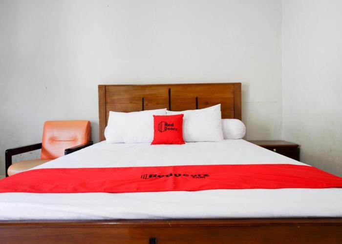 RedDoorz near Mutiara SIS Al Jufrie Airport Palu