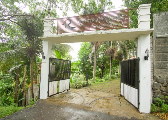 RedDoorz Syariah near Ngade Lake