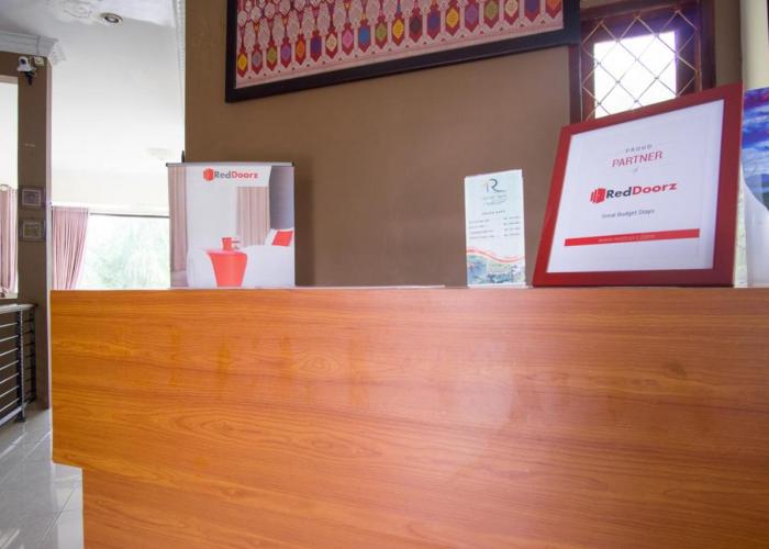 RedDoorz Syariah near Ngade Lake