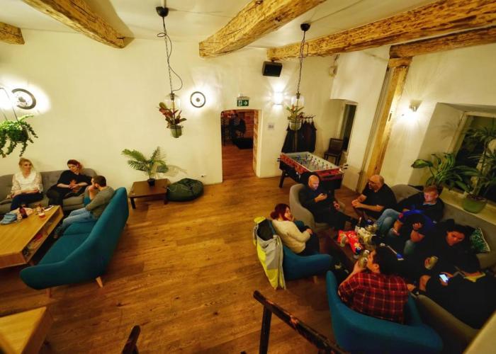 Old Town Alur Hostel & Bar