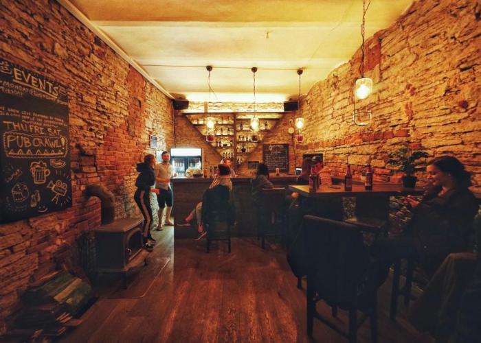 Old Town Alur Hostel & Bar