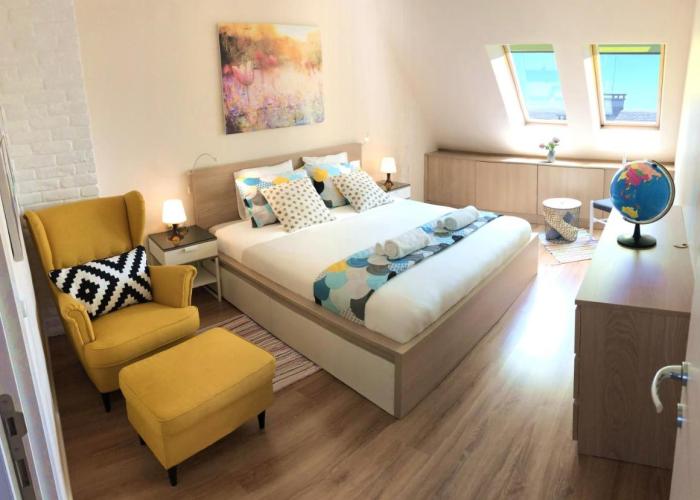 Unique Luxurious Jacuzzi PENTHOUSE DUPLEX in City Center! 2 BATHS! FREE PARKING!